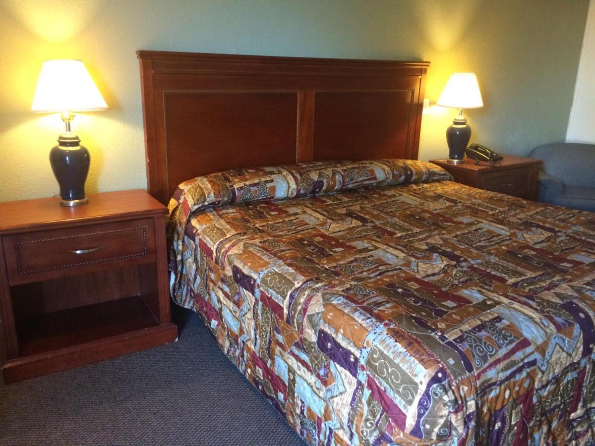 Rest Inn - Extended Stay, I-40 Airport, Wedding & Event Center Amarillo Exterior photo