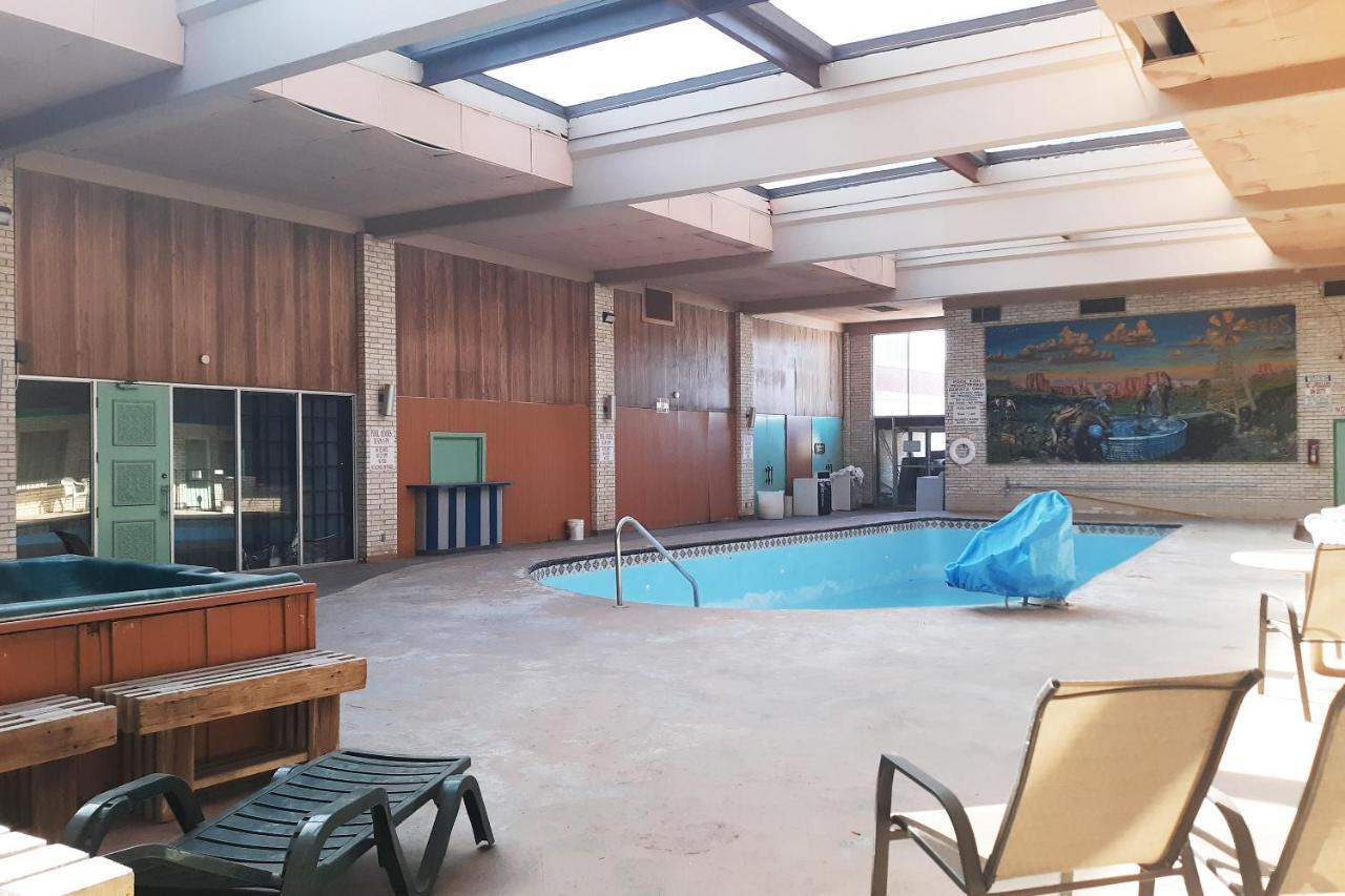 Rest Inn - Extended Stay, I-40 Airport, Wedding & Event Center Amarillo Exterior photo