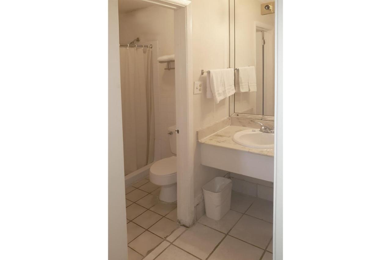 Rest Inn - Extended Stay, I-40 Airport, Wedding & Event Center Amarillo Exterior photo