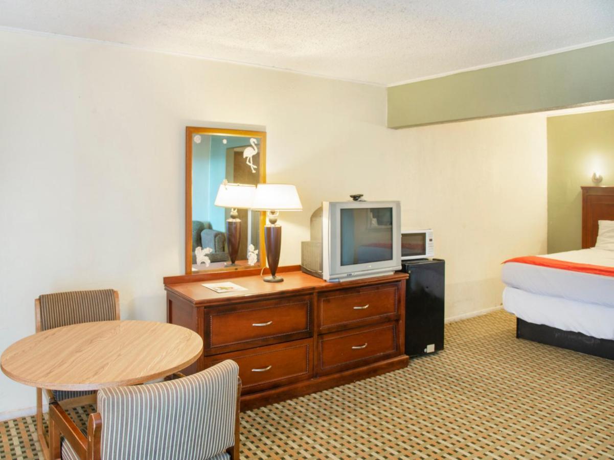 Rest Inn - Extended Stay, I-40 Airport, Wedding & Event Center Amarillo Exterior photo